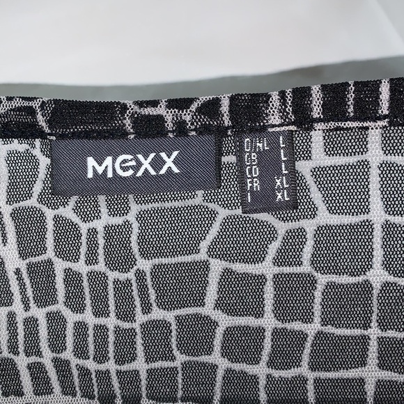 MEXX Black Sheer Snake Skin Print Top with V neck with velvety band Size L - Picture 2 of 4